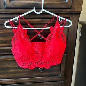Red lace bralette!! ❤️❤️❤️